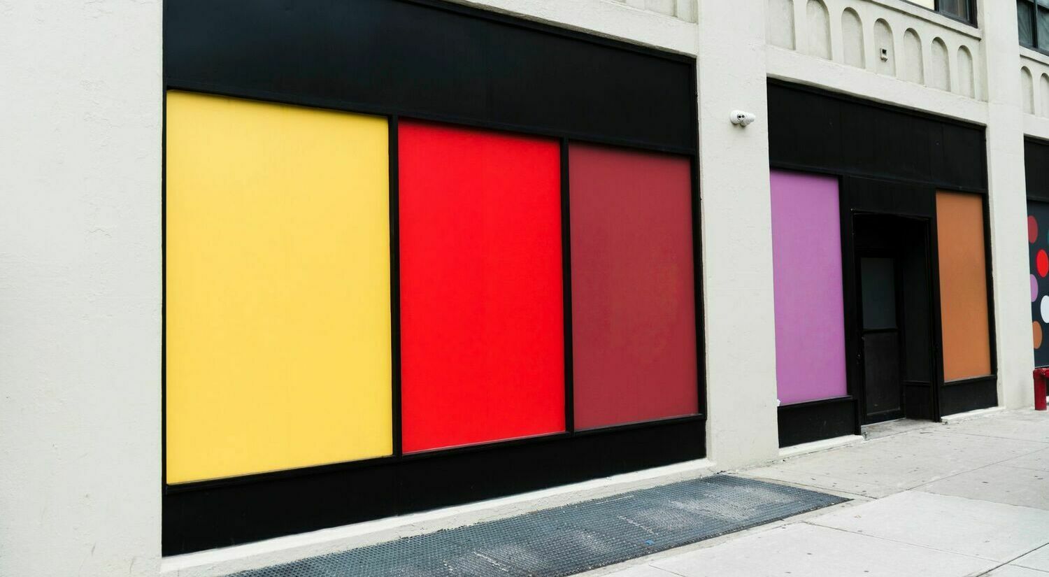 Autocolante Sibiu personalizate pentru spații comerciale Autocolante personalizate pentru spații comerciale din Sibiu, ideale pentru branding și promovare.